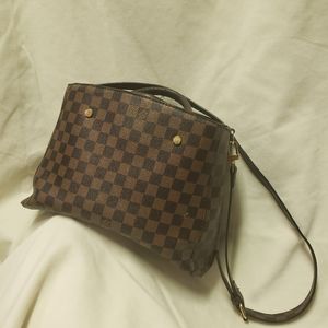 Satchel with 3 compartments